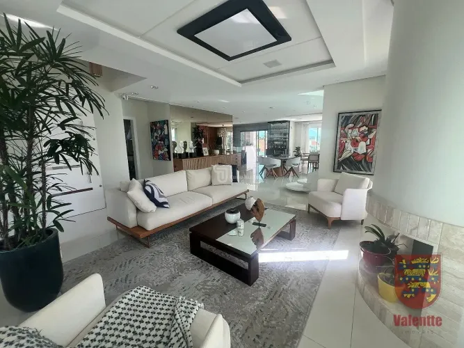 Mansão dos sonhos em Itaguaçu: 4 suítes, 7 vagas de garagem, puro luxo esperando por você!