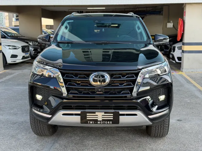 Toyota Hilux SW4 SRX 4X4 2.8 TDI 16V Dies. Aut. 2024