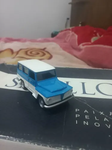Vendo miniatura willys rural