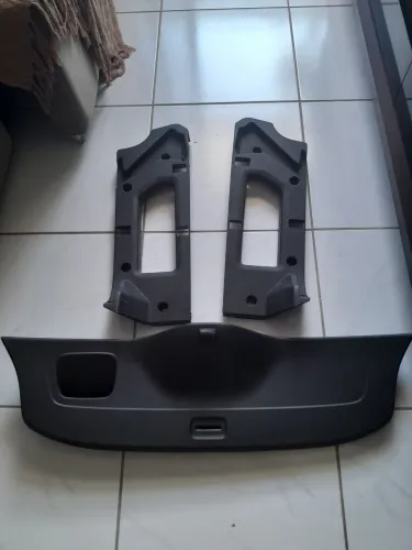 Acabamentos do porta-malas do VW UP