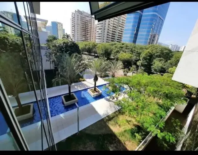 Centro comercial para aluguel possui 60 metros quadrados em Barra da Tijuca - Rio de Janei