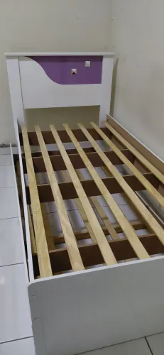 Cama de solteiro com cama auxiliadora