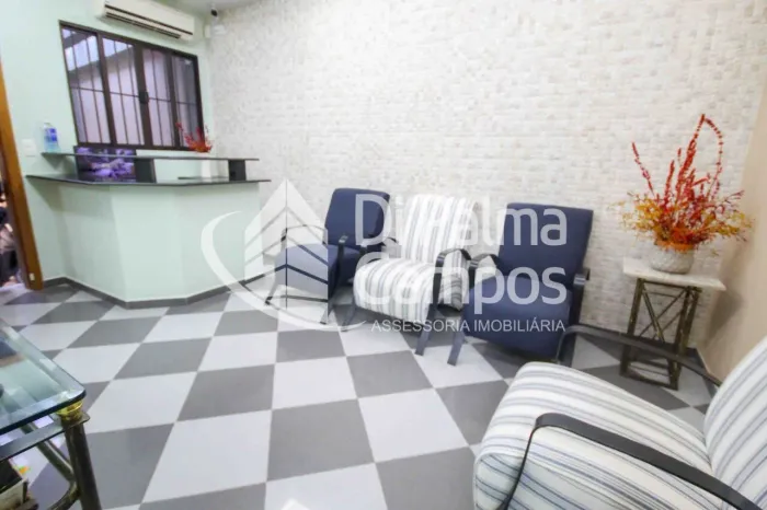 Casa térrea à venda na Aclimação com 178 m², 3 quartos, 3 vagas e uso residencial ou comer