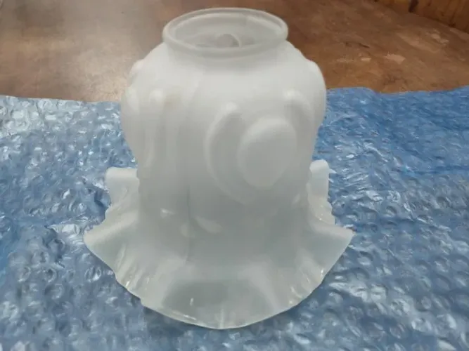 Cúpula Opalina Anos 60 Desenho de Flor para Lustre
