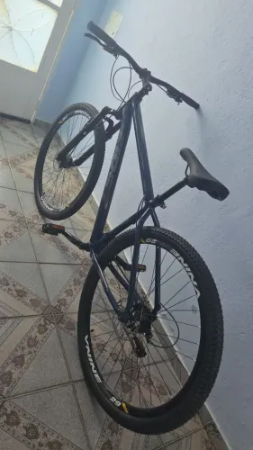 Bicicleta Aro 29 Alumínio FIRST 21v Suspensão Freio a Disco