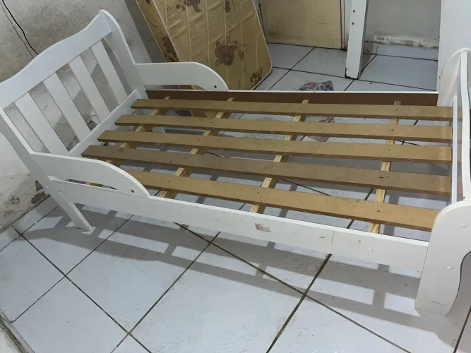 Cama e colchão infantil