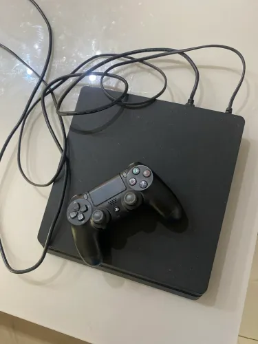 Vendo PS4 usado mas em bom estado,com 1 controle