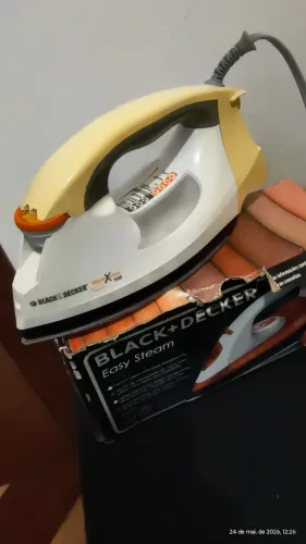 Ferro de passar Black Decker funcionando 