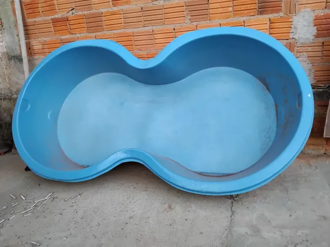 Piscina fibra feijão 1000L seminova
