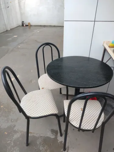 Mesa mármore 3 lugares em ótimo estado de conservação