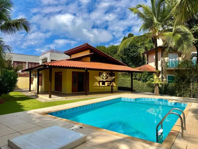 Casa à venda em condomínio fechado na praia do Pernambuco | Alfa imóveis Guarujá.