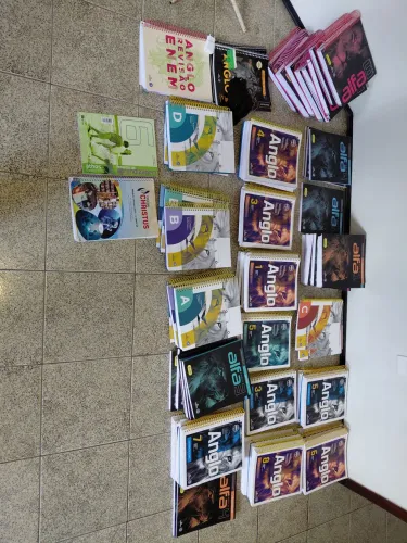 Livros e apostilas novas ensino.médio anglo