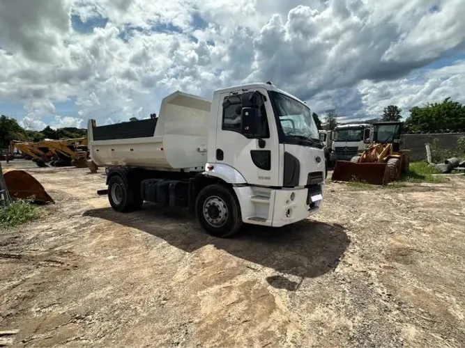 Ford cargo 1519 4x2 caçamba 2013