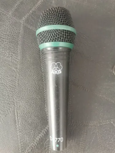 Microfone dinâmico akg D770 