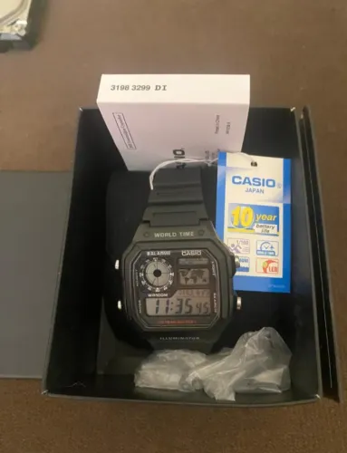 Relógio Casio modelo AE-1200 HW world time