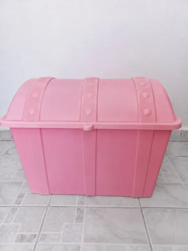 Baú infantil de plástico rosa