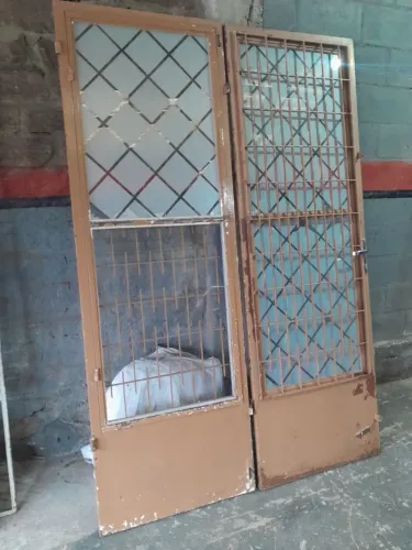 Portas com vidro que abri