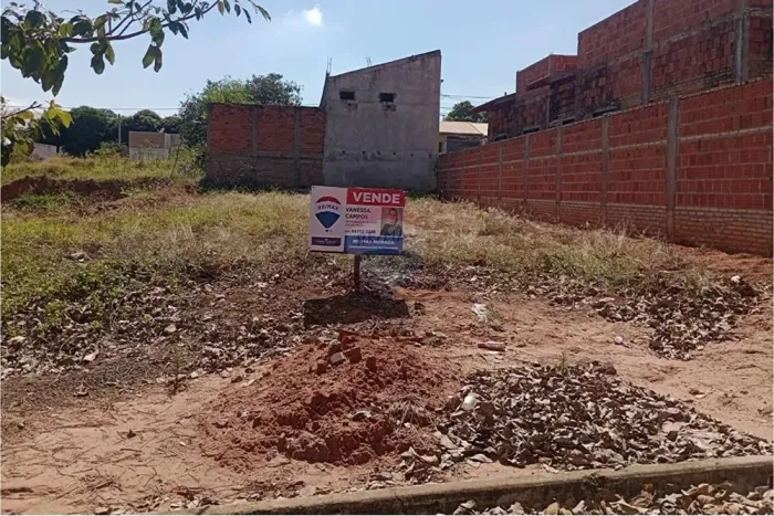 Terreno no Residencial Beatriz em Lins, SP: 242m² Ótimo preço!