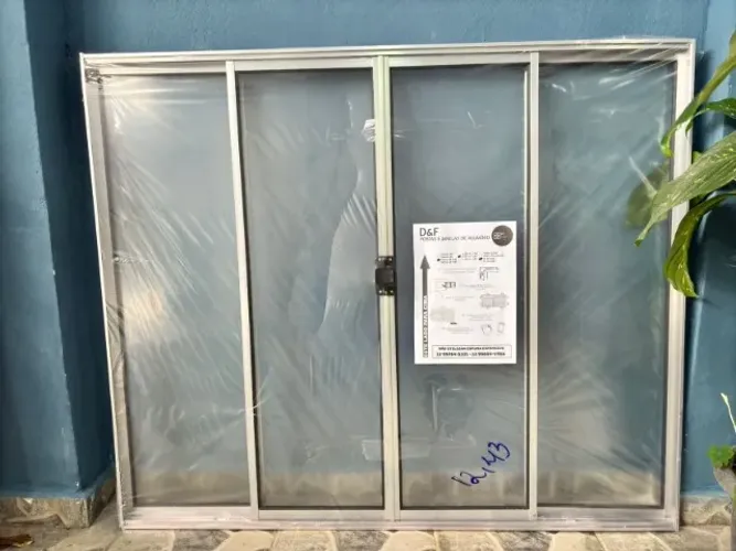 JANELA DE ALUMÍNIO VITRO 4 FOLHAS BRILHANTE*