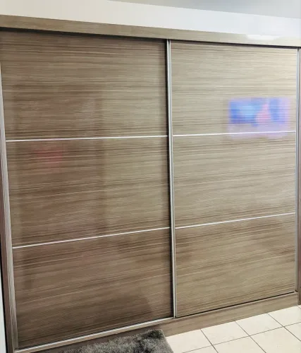 Guarda roupa em bom estado