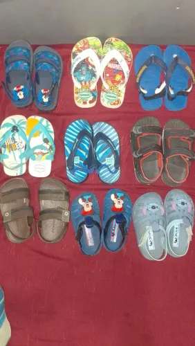 Sandálias bebê masculino (Tam variados)