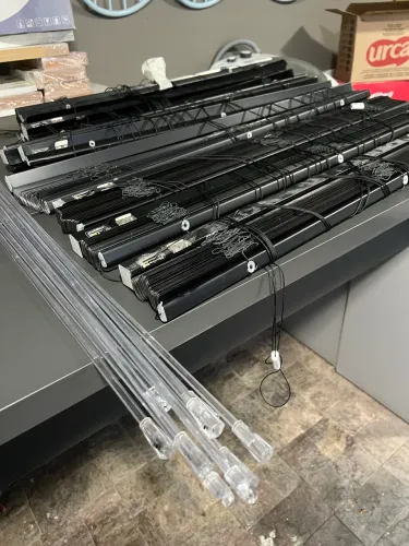 Persianas de 90cm de Largura Em Estado de Novas - Pronta para instalação