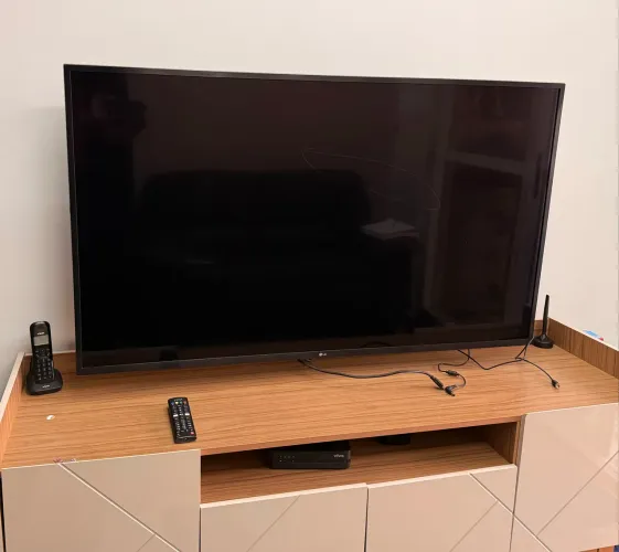 Televisão TV GL 55 - Tela Quebrada , Som Funcionando