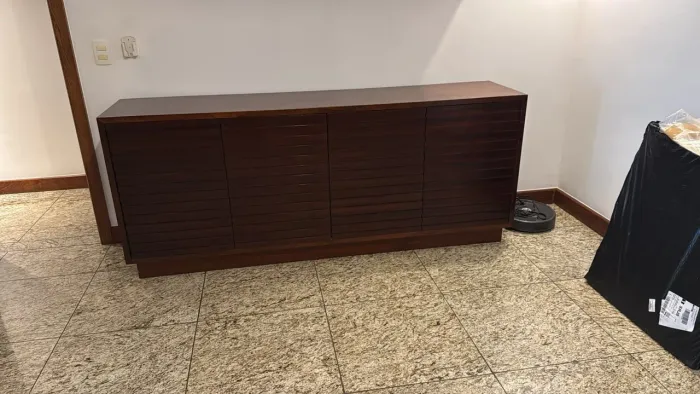 Buffet em madeira maciça