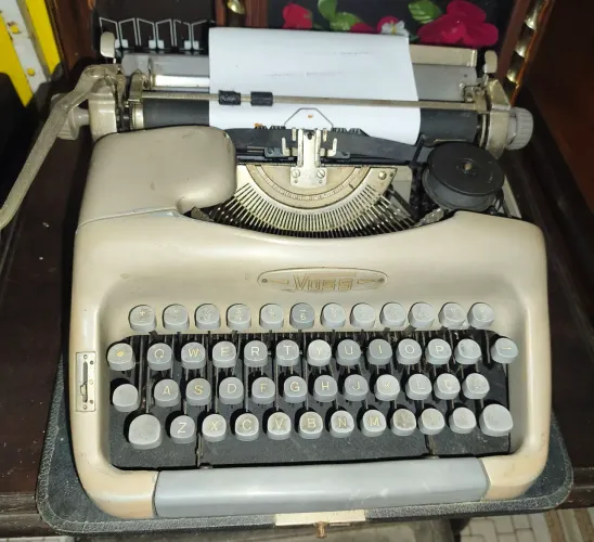 Máquina de escrever alemã VOSS