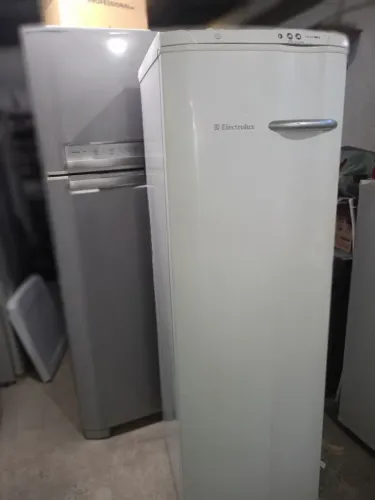 Freezer vertical Eletrolux F26