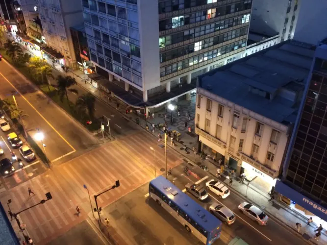 Apartamento Mobiliado de 01 Quarto a Venda no Centro de Juiz de Fora MG com Elevador