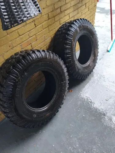 Vendo pneus 32x10 Aro15 Arisun Aftershock AR33