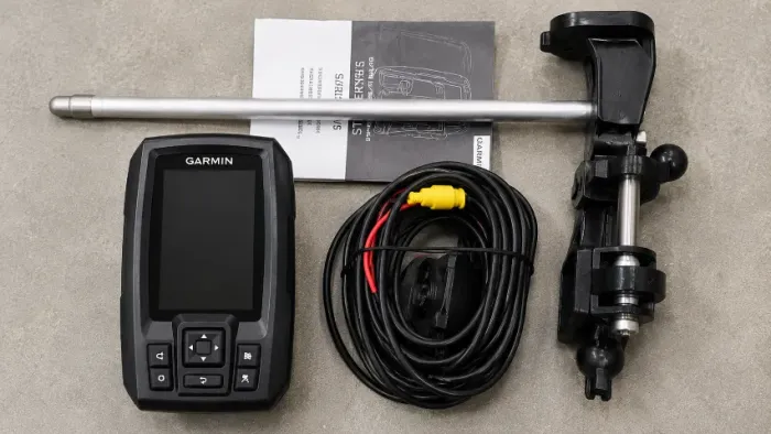 Localizador/GPS náutico com sonar (Fishfinder) da Garmin.