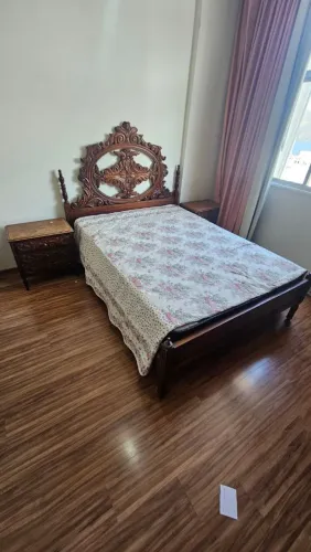 Cama antiga madeira maciça com 2 cabeceiras