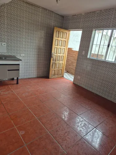 ALUGA CASA COM 2 QUARTOS E COZINHA PRÓXIMO A ESCOLA ANTÔNIO MANOEL DE OLIVEIRA ITAPEVI