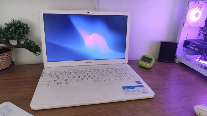 Notebook Samsung Essentials e20 EXCELENTE