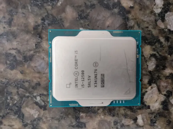 Intel Core i5 12gen 12700