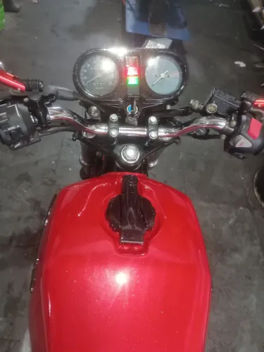 Moto restaurada algumas coisas estéticos pra mexe