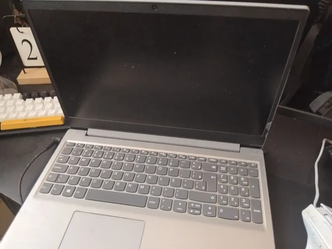 Notebook Lenovo IdeaPad S145-15IKB (com defeito) ideal para conserto ou pegar peças