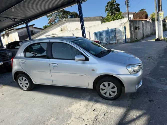 Toyota Etios XS 1.3 Flex 16V 5P Mec. 2013