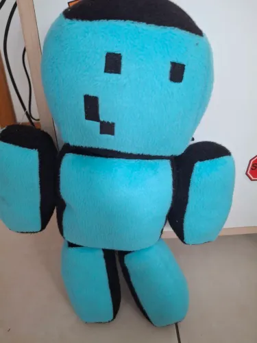 Bomeco roblox de pelucia com 37 cm usado bom
