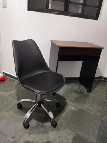 Escrivaninha com Cadeira de Rodinha
