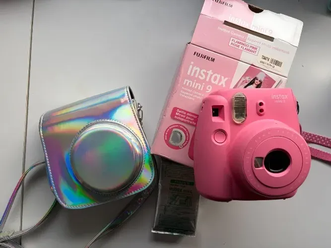 Instax Mini 9 com case e um refil de 10 fotos