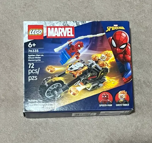 LEGO | Marvel Homem-Aranha vs. Motocicleta Fantasma com Motocicleta 76335