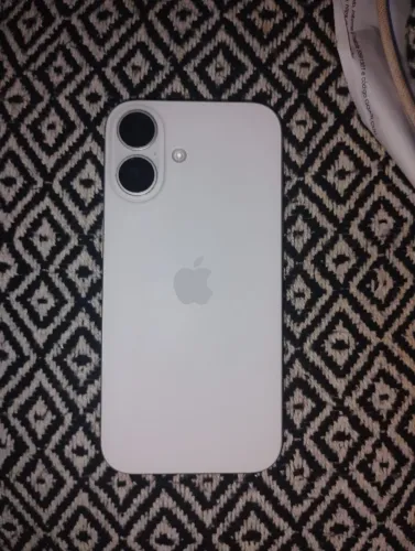 Celular iPhone 16