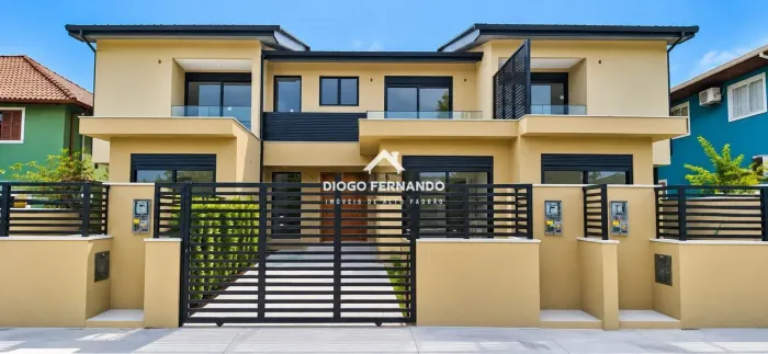 Casa de 4 Dormitórios à Venda no Vivendas do Campeche, Florianópolis