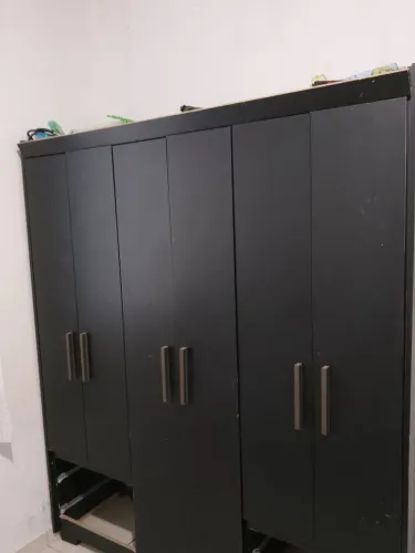 Vende -se um guarda roupa 