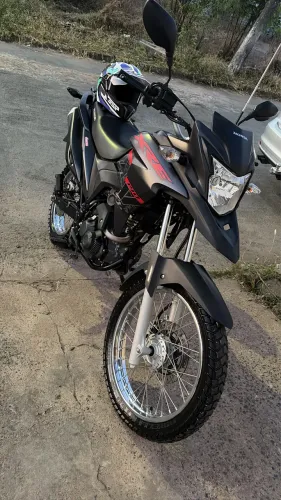 Vendo XRE 190 - único dono, com 17 mil km rodados. 