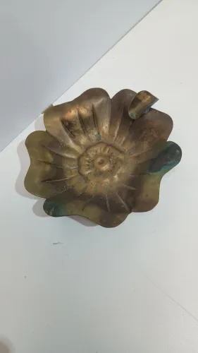 cinzeiro de metal em formato de flor -10 cm