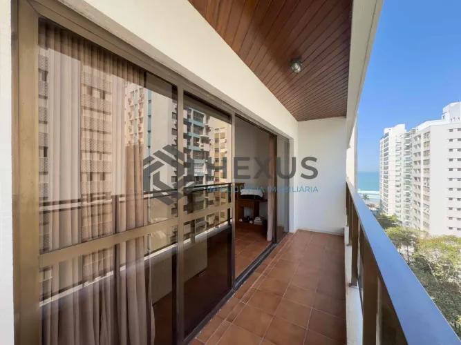 Apartamento com varanda, vista mar e lazer na Praia das Pitangueiras, Guaruja | Hexus